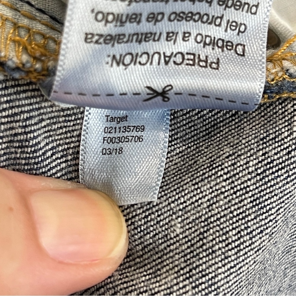 Universal Thread Jean Shorts 4.5” Inseam - Picture 10 of 10